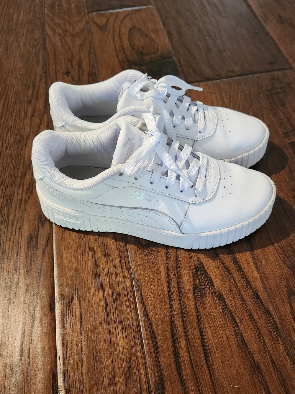 Puma Size 7 Sneakers - Classic Low-Top - Picture 2 of 2
